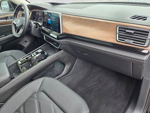 Used 2026 Volkswagen Atlas SE FWD image 22