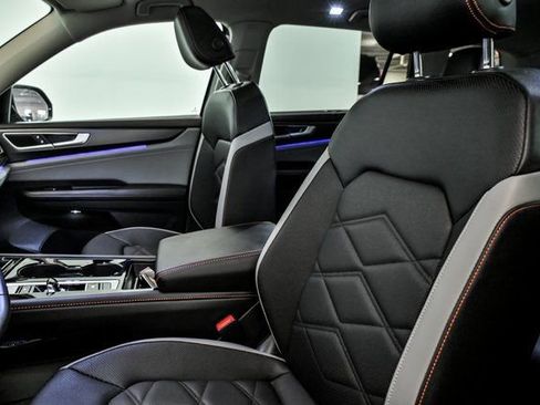 Certified 2025 Volkswagen Atlas Peak Edition SE image 12