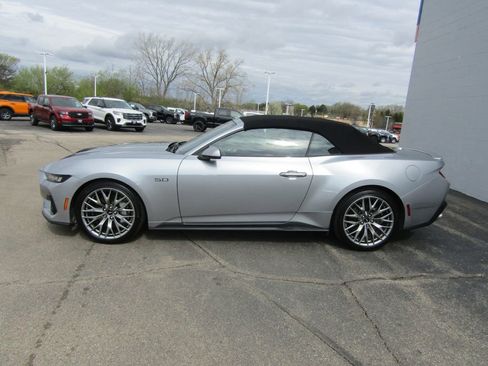 Used 2025 Ford Mustang GT Premium RWD image 4