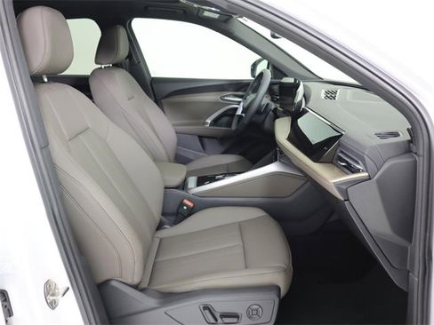 New 2025 Audi Q5 Premium image 13