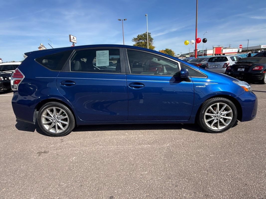 Used 2017 Toyota Prius V Five FWD image 8
