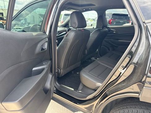 Used 2025 Chevrolet Trax RS w/ Sunroof Package FWD image 13