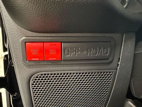 Used 2016 Jeep Wrangler Unlimited Rubicon AWD/4WD image 15