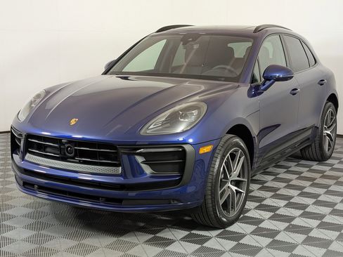 Certified 2025 Porsche Macan AWD/4WD image 1