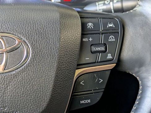 Used 2024 Toyota Crown Limited image 21