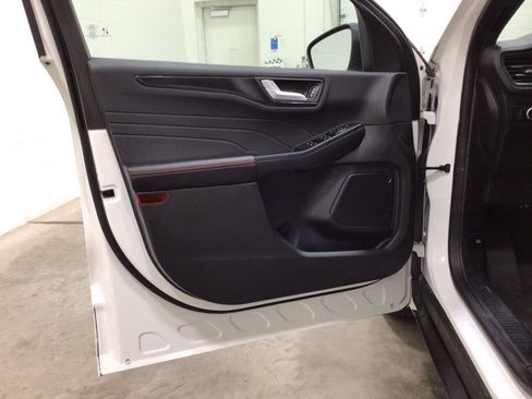 Used 2023 Ford Escape ST-Line w/ Tech Pack #1 AWD/4WD image 17
