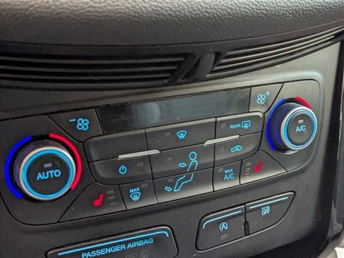 Used 2019 Ford Escape SE FWD image 12