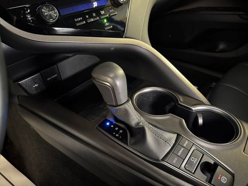 Used 2023 Toyota Camry SE w/ Cold Weather Package image 21