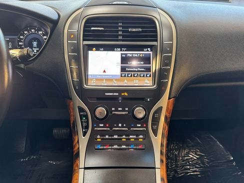 Used 2017 Lincoln MKX Reserve w/ Luxury Package image 21