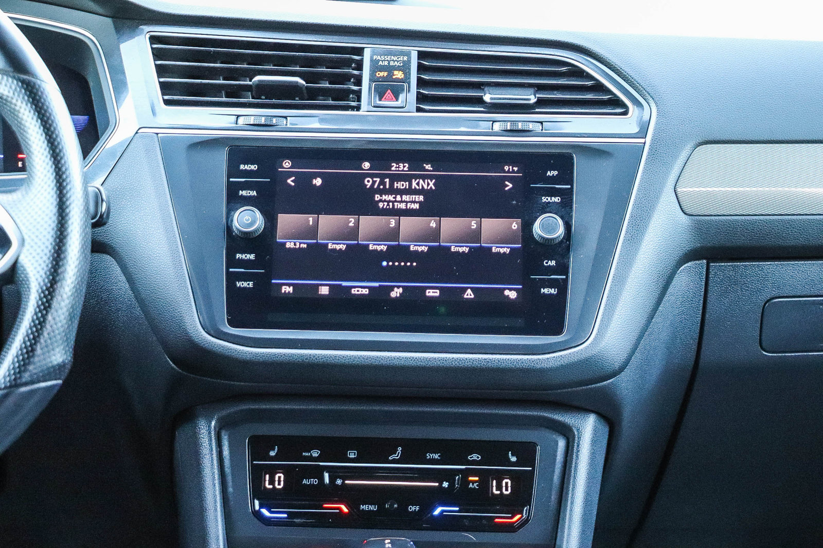 Used 2022 Volkswagen Tiguan SE R-Line FWD image 14