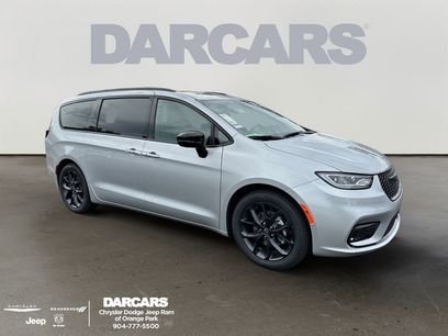 New 2026 Chrysler Pacifica Limited w/ S Appearance Package