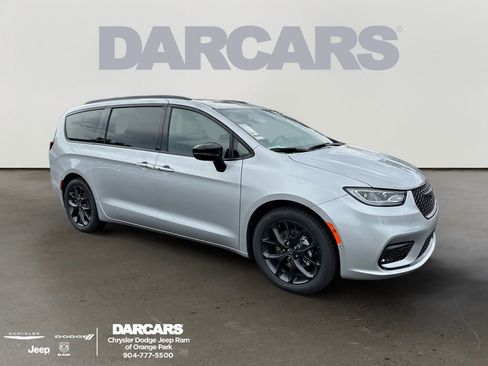 New 2026 Chrysler Pacifica Limited w/ S Appearance Package image 1