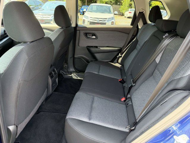 Used 2023 Nissan Rogue SV AWD/4WD image 13