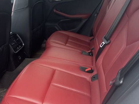 Certified 2023 Porsche Macan image 9