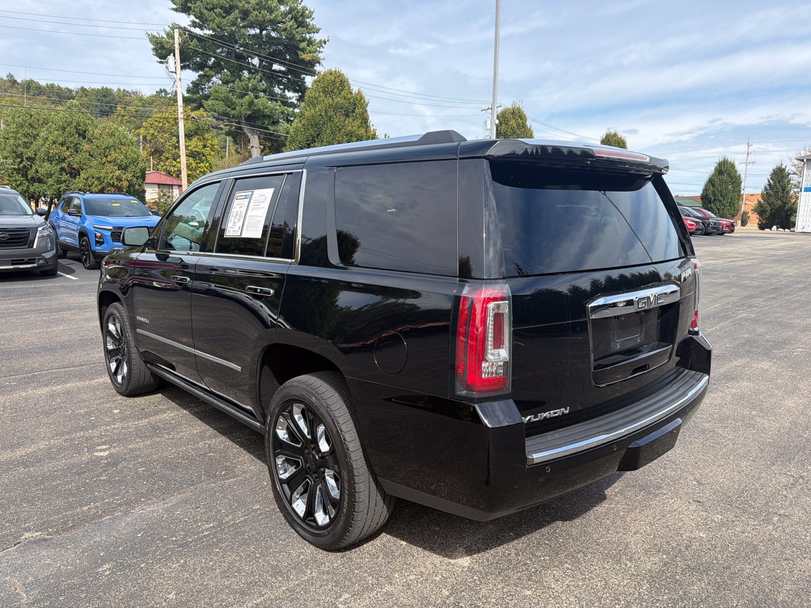 Used 2019 GMC Yukon Denali w/ Denali Ultimate Package AWD/4WD image 3