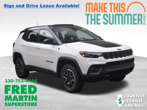 New 2026 Jeep Compass Trailhawk w/ Sun, Sound & Navigation Group AWD/4WD image 1