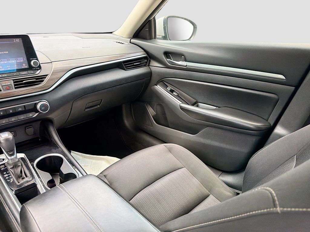 Used 2023 Nissan Altima 2.5 SV FWD image 23