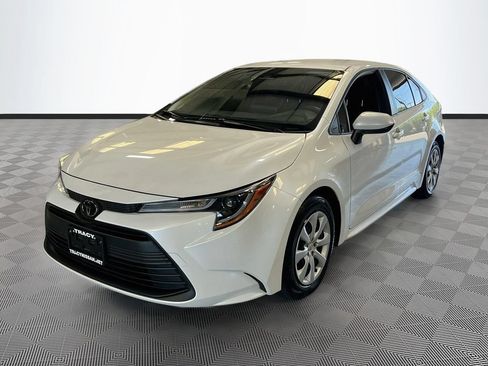 Used 2026 Toyota Corolla LE FWD image 3
