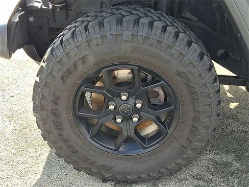 Used 2025 Jeep Wrangler Willys image 29