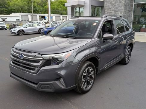Used 2025 Subaru Forester Premium AWD/4WD image 6