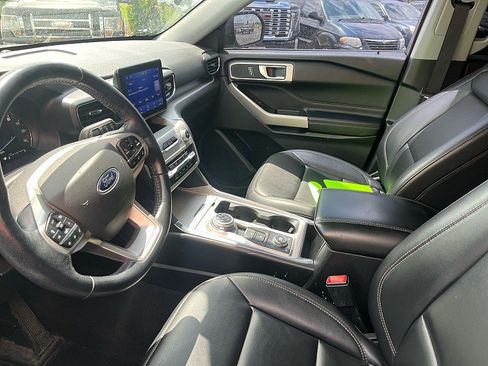 Used 2022 Ford Explorer XLT AWD/4WD image 10