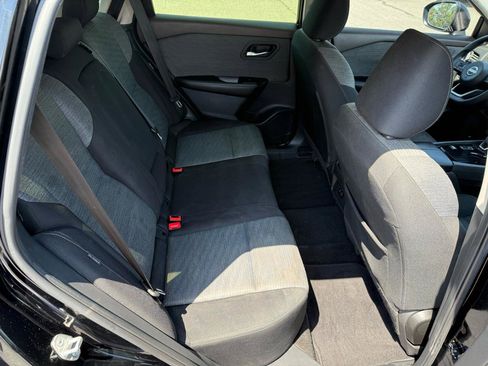 Used 2023 Nissan Rogue SV image 18