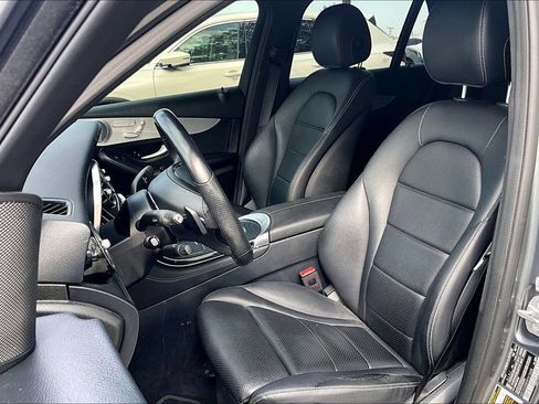Used 2019 Mercedes-Benz GLC 350e 4MATIC w/ Premium Package image 34