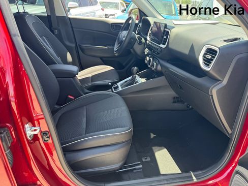 Used 2025 Hyundai Venue Limited FWD image 25