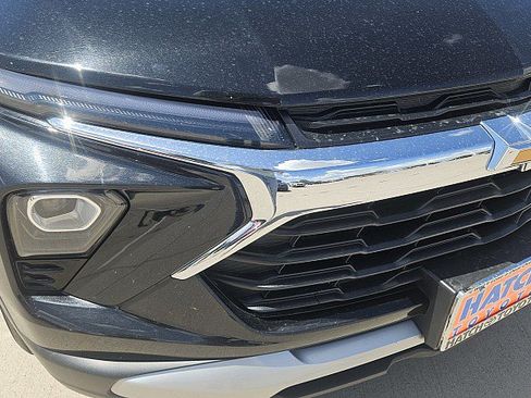 Used 2025 Chevrolet TrailBlazer LT FWD image 3