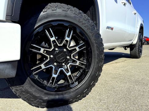 Used 2021 GMC Sierra 1500 AT4 image 2