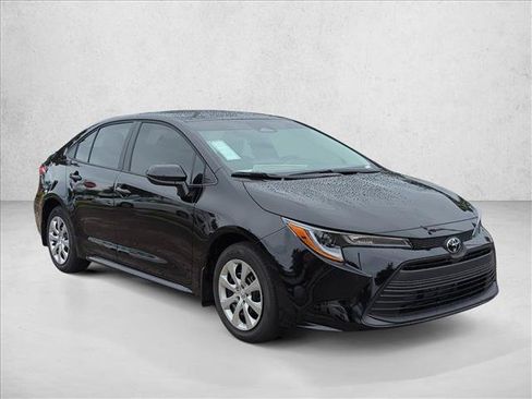 Used 2026 Toyota Corolla LE FWD image 3