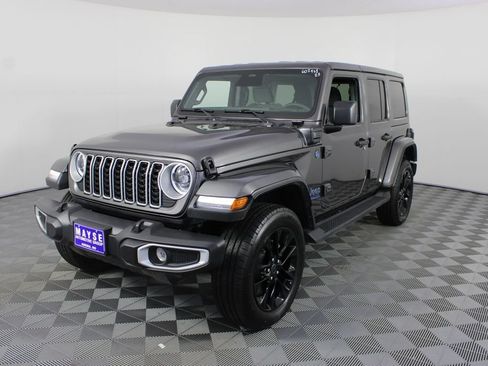 Used 2025 Jeep Wrangler Unlimited Sahara AWD/4WD image 20