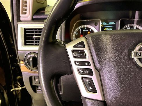 Used 2017 Nissan Titan SL AWD/4WD image 12
