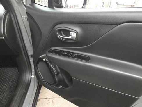 Used 2022 Jeep Renegade Altitude image 24