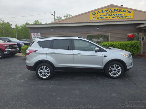 Used 2017 Ford Escape SE w/ Equipment Group 201A FWD image 5