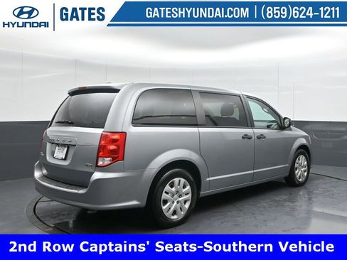 Used 2019 Dodge Grand Caravan SE w/ UConnect Hands-Free Group image 2