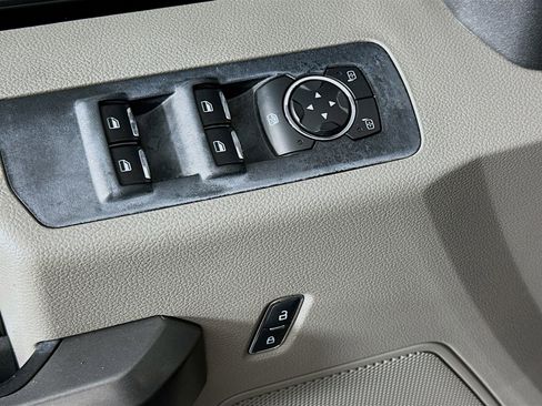 Used 2016 Ford F150 XLT image 17