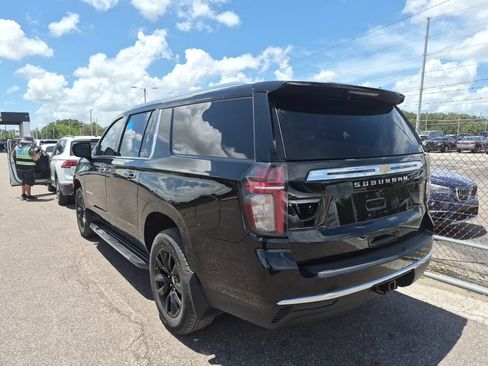 Used 2022 Chevrolet Suburban LT RWD image 3