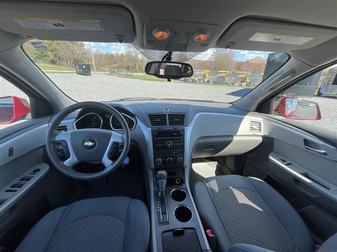 Used 2012 Chevrolet Traverse LT image 22