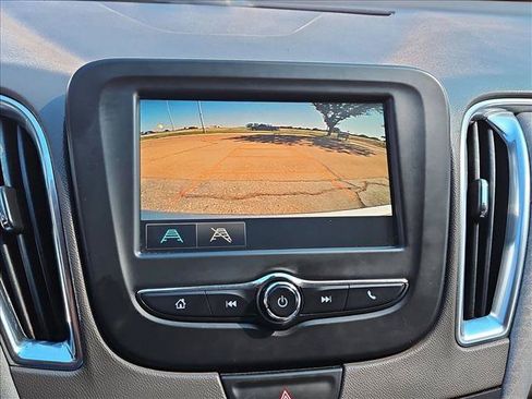 Used 2018 Chevrolet Malibu LT FWD image 13