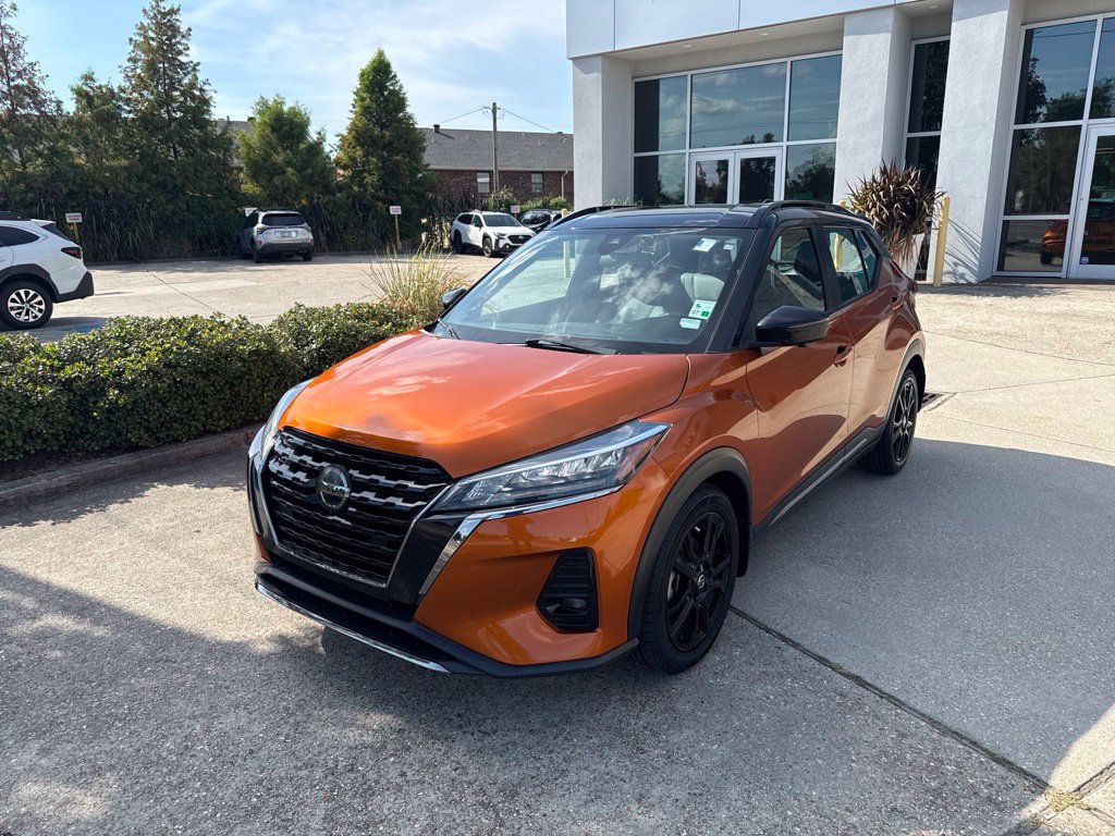 Used 2021 Nissan Kicks SR w/ SR Premium Package FWD image 3
