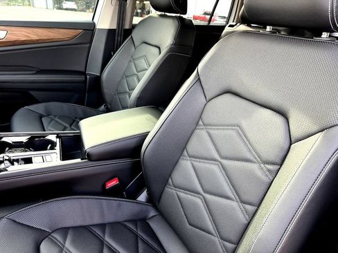 New 2026 Volkswagen Atlas SE FWD image 11