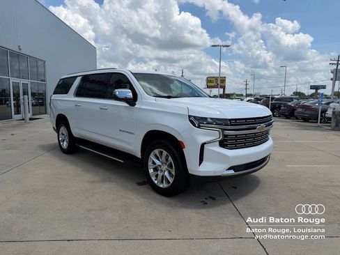 Used 2024 Chevrolet Suburban Premier AWD/4WD image 3