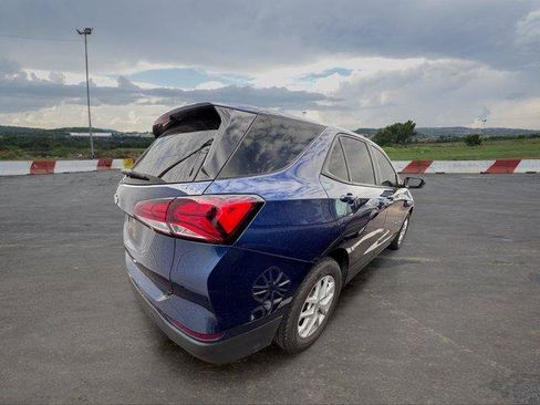 Used 2023 Chevrolet Equinox LS w/ LS Convenience Package FWD image 3