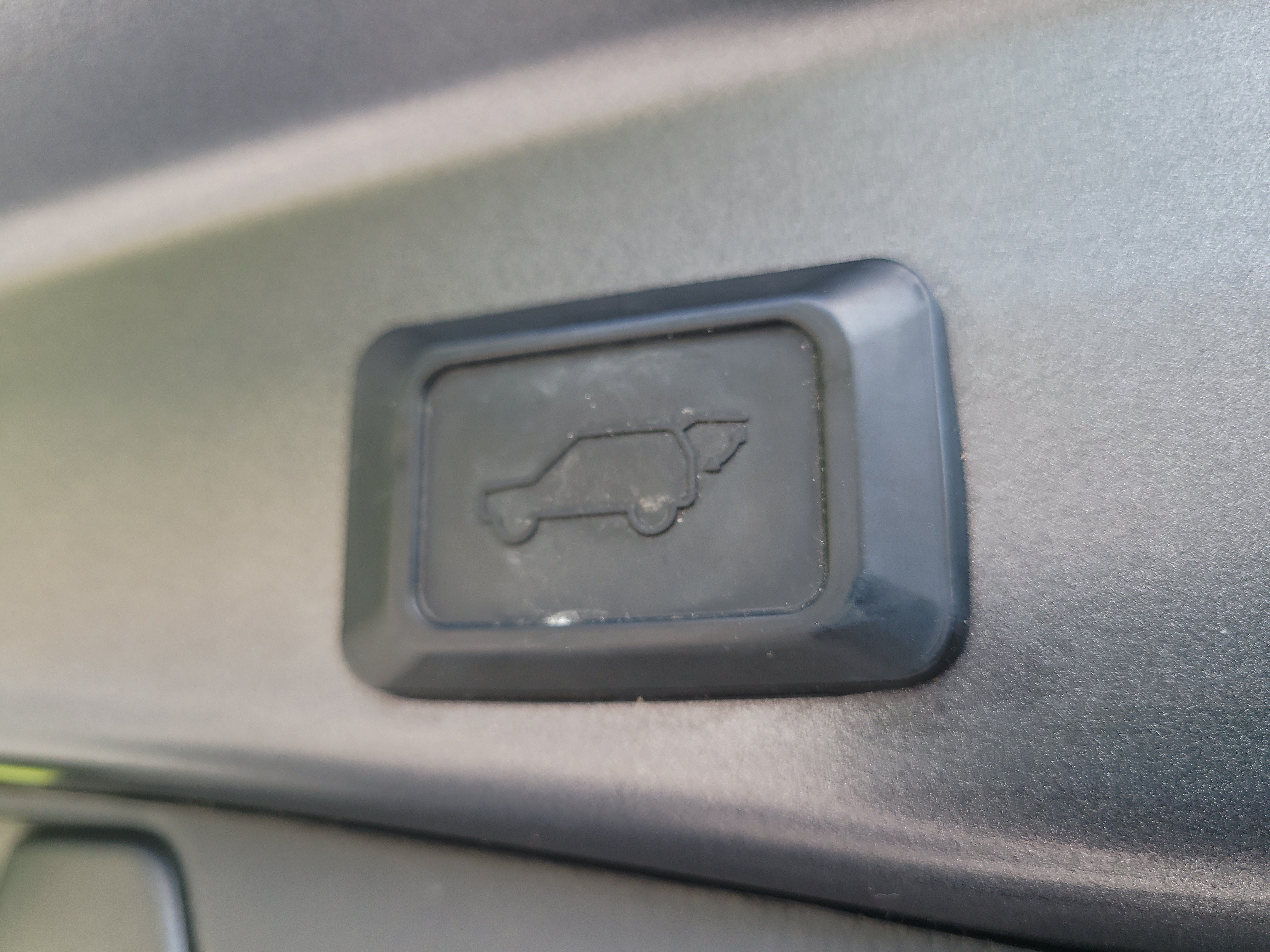 Used 2021 Toyota RAV4 XLE w/ Convenience Package FWD image 12