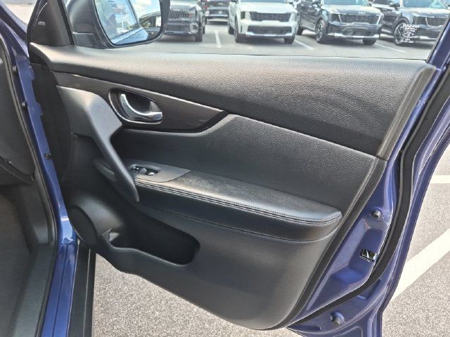 Used 2020 Nissan Rogue SV w/ Premium Package FWD image 27