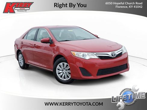 Used 2012 Toyota Camry LE image 1
