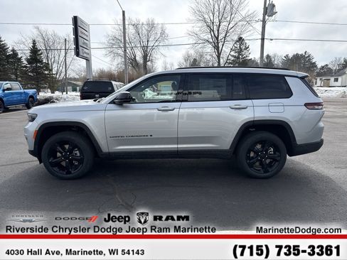 New 2025 Jeep Grand Cherokee L Limited w/ Black Appearance Package AWD/4WD image 5