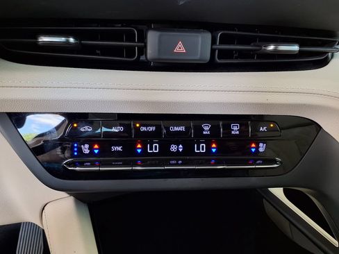 Used 2022 Buick Envision Avenir w/ Technology Package II FWD image 33