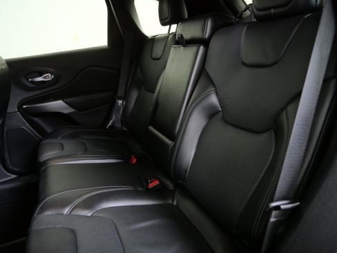 Used 2019 Jeep Cherokee Limited AWD/4WD image 16